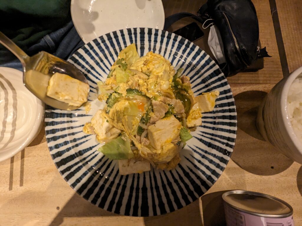 ぶーさーのゴーヤーチャンプルーの盛り付け