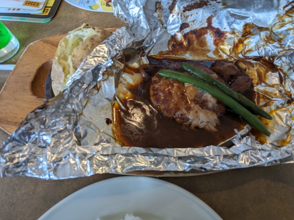 ココスの濃厚ビーフシチューの包み焼きハンバーグ
