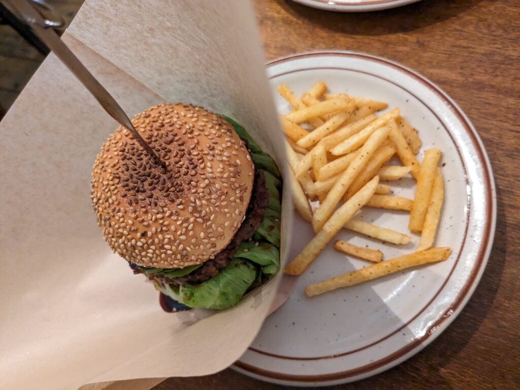 オールドテリヤキアボカドバーガーとポテト
