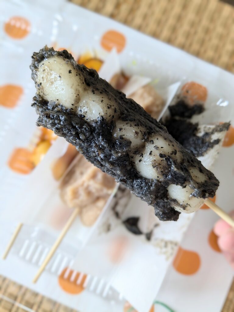 もだんやのごまだんごのアップ写真