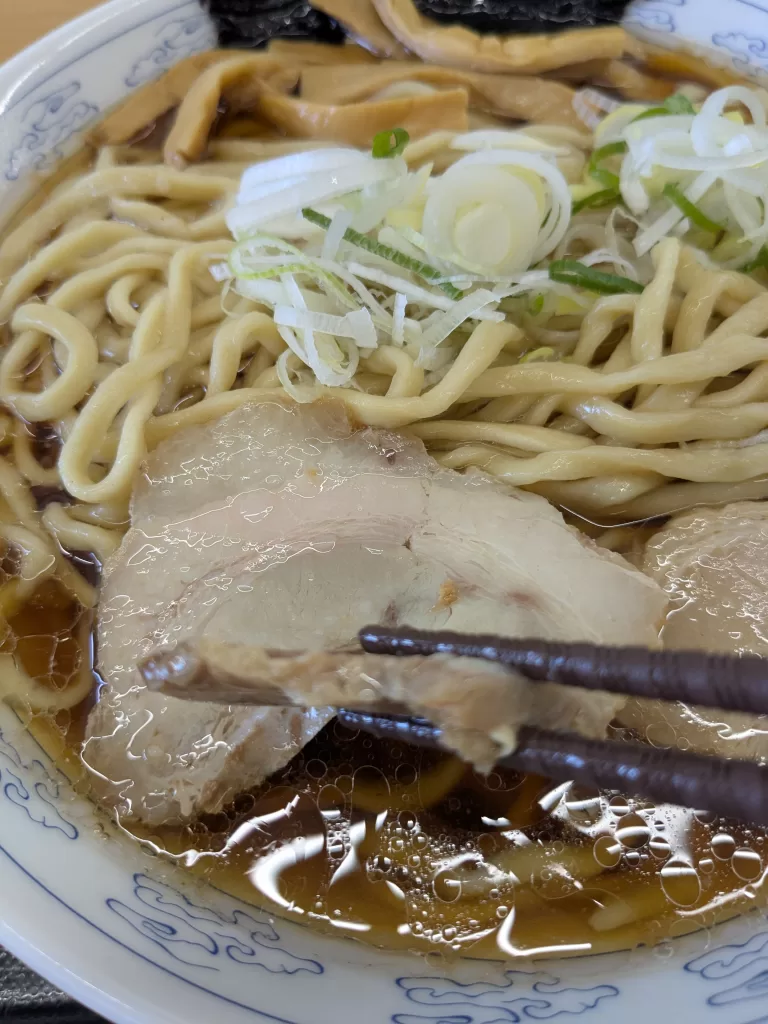 中華そば雲ノ糸の煮干しラーメンのトッピング(チャーシュー)