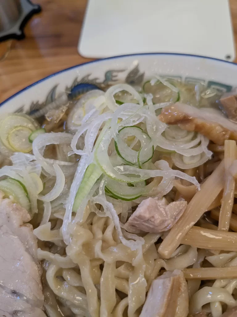ケンちゃんラーメン新庄店のラーメンのトッピング(ねぎ)