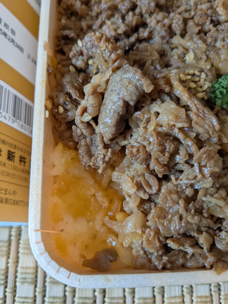 米沢名物 牛丼弁当 牛肉どまん中のお肉とお米